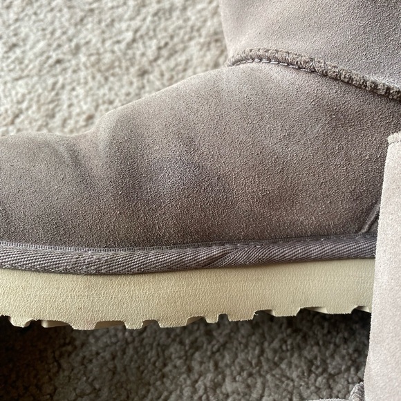 Ugg Adria Women’s Short Boots in grey, size 8 - Picture 8 of 11
